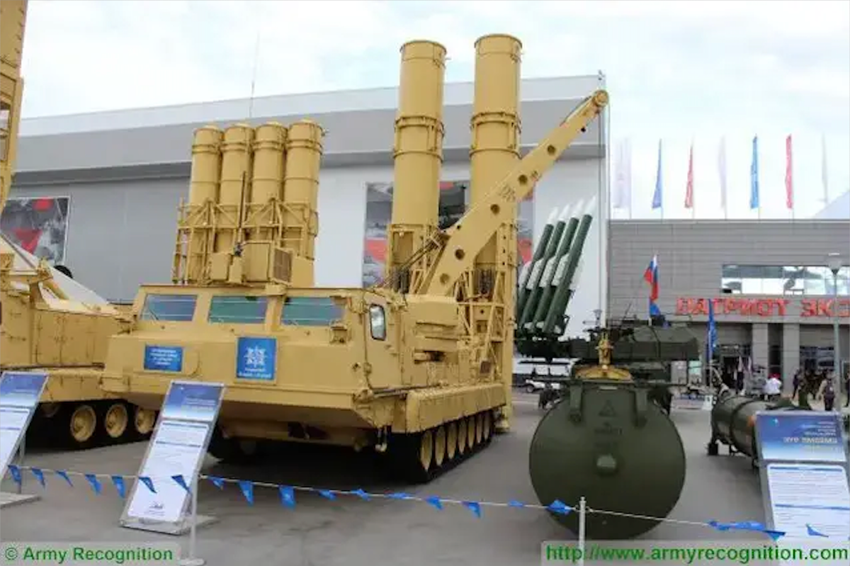 Quốc gia Trung Đông này cũng được trang bị các hệ thống phòng không khác như S-300VM và Buk-M2, tạo nên một mạng lưới phòng không đa tầng và hiệu quả. Lực lượng bộ binh cơ giới Ai Cập được trang bị các loại xe chiến đấu bộ binh như BMP-1, được trang bị pháo nòng trơn 73 mm 2A28 Grom và tên lửa chống tăng 9M14 Malyutka, cùng khả năng lội nước và chở 8 lính bộ binh.