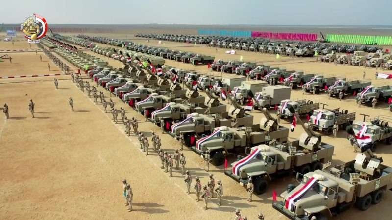 Kho vũ khí của Lục quân Ai Cập phản ánh sự kết hợp giữa truyền thống và hiện đại, giữa nhập khẩu và tự sản xuất. Sự đa dạng và hiện đại hóa này không chỉ tăng cường khả năng phòng thủ và tấn công của Ai Cập mà còn thể hiện tầm nhìn chiến lược trong việc duy trì và nâng cao sức mạnh quân sự trong khu vực. (Nguồn ảnh: military.africa, tanks-encyclopedia.com, ApaImages, edrmagazine.eu, China.military, Bộ Quốc phòng Nga).