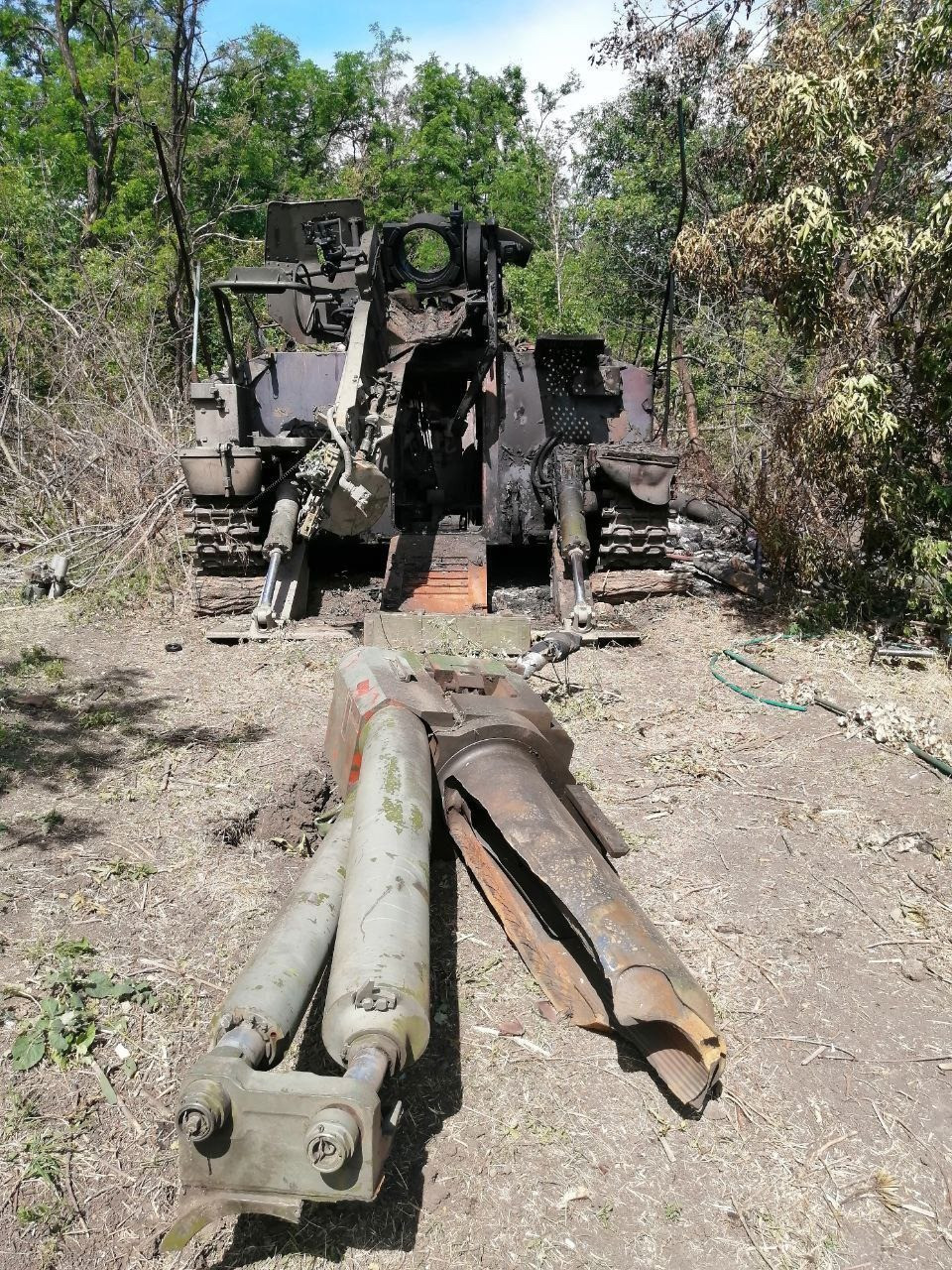 Trên chiến trường Ukraine, nơi cả hai bên đều phụ thuộc nhiều vào pháo binh để giành ưu thế, việc mất một hệ thống như 2S5 Giatsint-S bởi một chiếc UAV chỉ trị giá 500 đô la, được coi là tổn thất lớn cả về mặt tài chính, thời gian và chiến thuật.