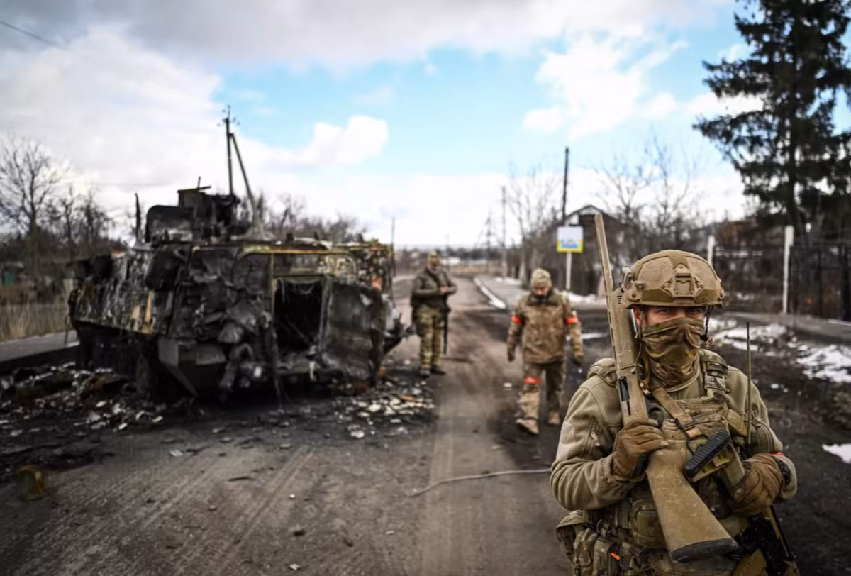 Kiev bao dong do, Nga sap tung don quyet dinh tren toan mat tran?-Hinh-10