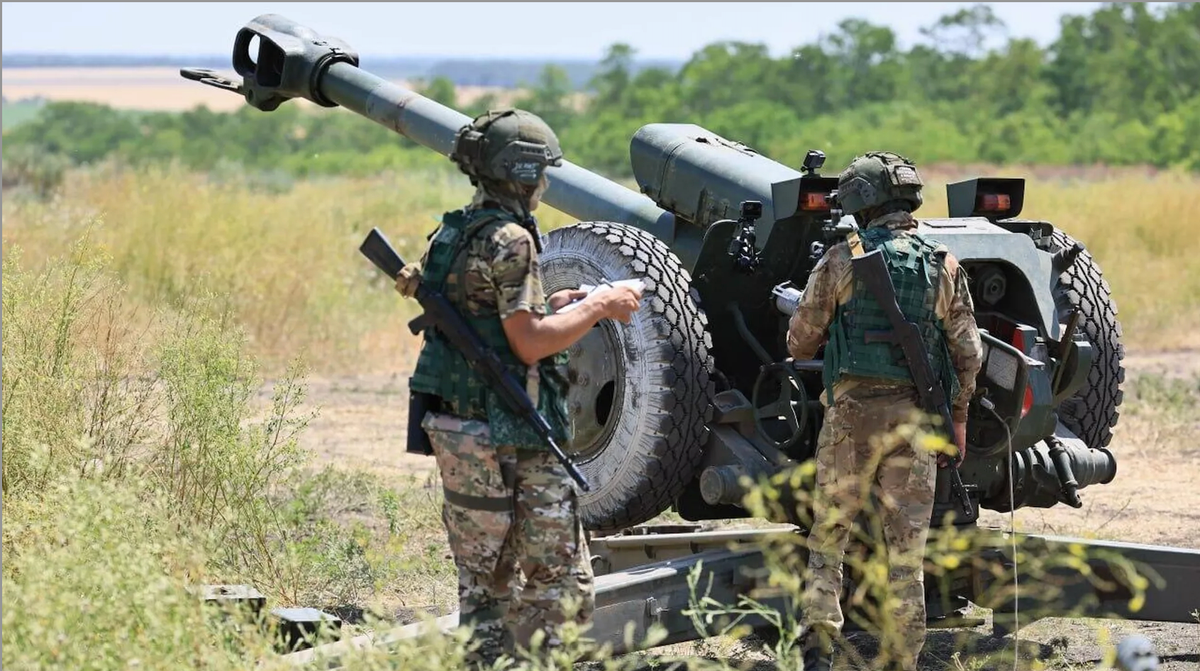 Dù trọng điểm vẫn tập trung ở phía Đông và Nam, các chuyên gia cảnh báo không thể loại trừ khả năng Nga “mở trận đánh nghi binh” ở các khu vực khác, ví dụ như Kupiansk, thậm chí là Kharkov và Sumy – những điểm dễ bị tổn thương nếu quân Nga muốn tạo thế gọng kìm bất ngờ.