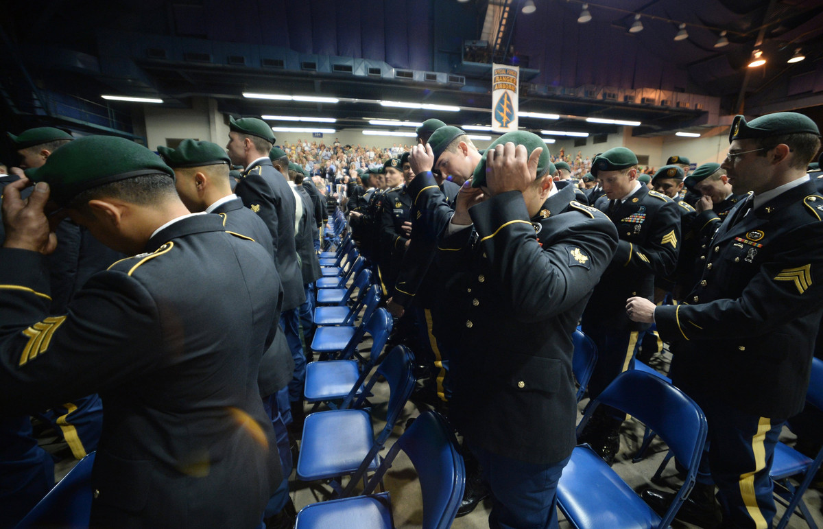 Những người được tuyển cho lực lượng này còn phải đáp ứng một loạt tiêu chí về thể lực, học vấn, lý lịch, trước khi tham gia khoá tuyển chọn. Gần đây, lực lượng này bắt đầu cho phép một số nữ quân nhân tham gia quá trình tuyển chọn này.