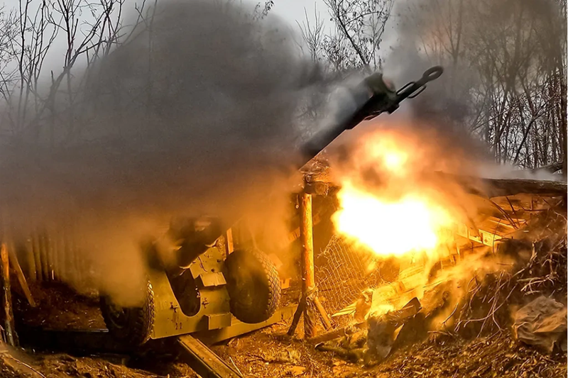 Điều này sẽ tạo điều kiện cho quân Nga, sau khi hoàn toàn kiểm soát Kursk, có thể mở cuộc tấn công tổng lực vào Sumy. Ngày 12/3, sau khi đến Kursk, Tổng thống Putin đã ra lệnh cho Cụm quân phương Bắc của Nga thiết lập một vùng đệm tại Sumy. Ảnh: TASS