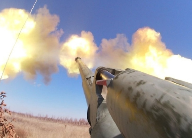 Tất nhiên, theo lời Tổng tư lệnh Ukraine Oleksandr Syrskyi quân đội Ukraine đã chủ động rút lui nhằm tái triển khai lực lượng đến những phòng tuyến có lợi hơn. Tuy nhiên, nhìn vào bản đồ, quân đội Ukraine vẫn kiểm soát 7 khu định cư ở phía tây, tây bắc và nam Sudzha. Trong tình huống hậu cần bị kiểm soát, không có vị trí nào có thể đóng vai trò là phòng tuyến có lợi. Ảnh: Global Look Press