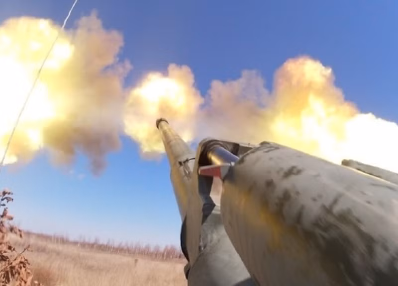 Tất nhiên, theo lời Tổng tư lệnh Ukraine Oleksandr Syrskyi quân đội Ukraine đã chủ động rút lui nhằm tái triển khai lực lượng đến những phòng tuyến có lợi hơn. Tuy nhiên, nhìn vào bản đồ, quân đội Ukraine vẫn kiểm soát 7 khu định cư ở phía tây, tây bắc và nam Sudzha. Trong tình huống hậu cần bị kiểm soát, không có vị trí nào có thể đóng vai trò là phòng tuyến có lợi. Ảnh: Global Look Press