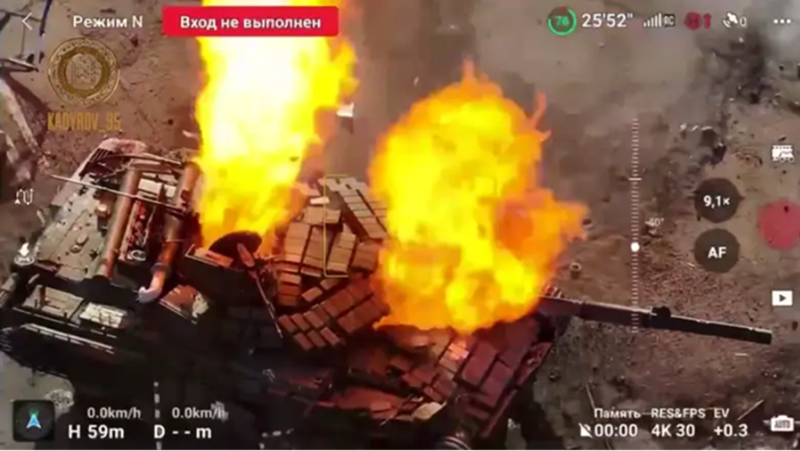 Để ngăn chặn đà tiến công của quân Nga trên chiến tuyến này, quân đội Ukraine quyết định tiếp tục tấn công vào khu vực lân cận Belgorod. Theo quan sát viên Yuri Podolyaka ngày 20/3, sau hai ngày liên tiếp thất bại, Ukraine đã thay đổi chiến thuật, từ bỏ các cuộc tấn công bằng thiết giáp. Ảnh: Top War