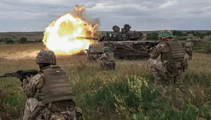 Một số chuyên gia quân sự dự đoán rằng, với tốc độ tiến công như hiện nay, quân Nga có thể kiểm soát hoàn toàn khu vực lồi này trong vòng một tháng, sau đó sẽ chuyển hướng tấn công về thành phố Kostiantynivka. Hiện Nga đã bắt đầu sử dụng UAV dẫn đường bằng cáp quang để tấn công các mục tiêu tại thành phố này – vốn là một trung tâm hậu cần then chốt của quân đội Ukraine. Ảnh: Nv.ua