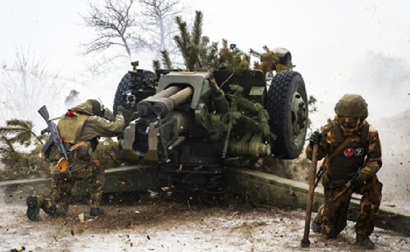 Trong đợt tấn công đầu tiên, quân đội Ukraine đã bị quân Nga đẩy lùi, nhiều trang bị bị phá hủy. Tuy nhiên, Ukraine tiếp tục phát động các cuộc tấn công mới, cố gắng đẩy lùi quân Nga khỏi Viktorovka, nhưng quân Nga vẫn giữ vững được vị trí phòng thủ. Phía Nga cho rằng các cuộc tấn công của Ukraine có dấu hiệu bất thường và và có thể đang tiến hành trinh sát quân sự. Ảnh: TASS