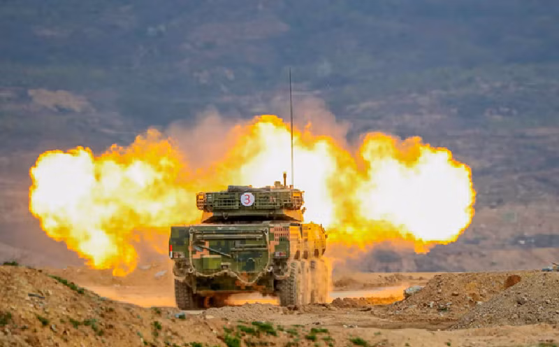 Financial Times (FT) cho biết việc xây dựng cơ sở quy mô lớn này, được các phương tiện truyền thông chính thống đưa tin rộng rãi, đã làm dấy lên báo động trong các cơ quan tình báo phương Tây, cho rằng Bắc Kinh đang chuẩn bị cho một cuộc chiến tranh quy mô lớn hoặc thậm chí là chiến tranh hạt nhân. Ảnh: Shutterstock