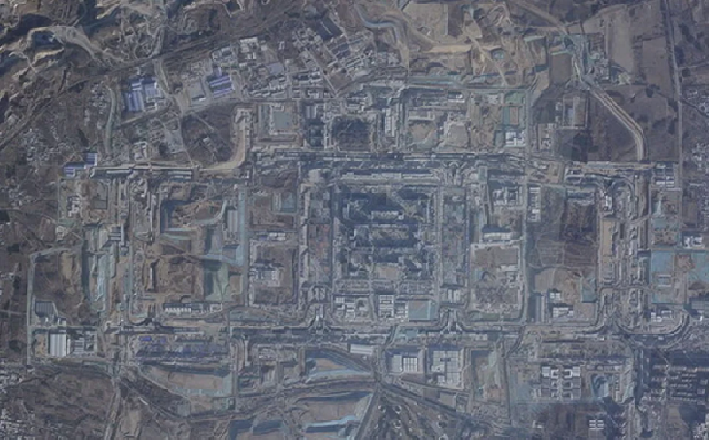 Quân đội Giải phóng Nhân dân Trung Quốc (PLA) được cho là đang xây dựng một trung tâm chỉ huy mới tại thủ đô Bắc Kinh. Khi hoàn thành, trung tâm này sẽ lớn hơn Lầu Năm Góc Hoa Kỳ ít nhất gấp 10 lần. Ảnh: Planet Labs