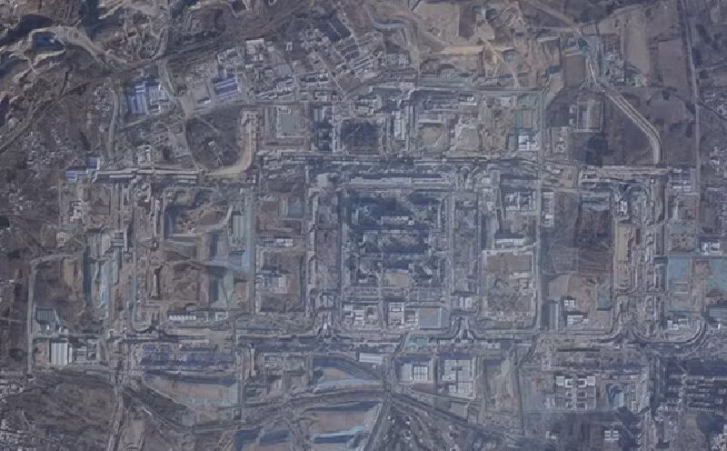 Quân đội Giải phóng Nhân dân Trung Quốc (PLA) được cho là đang xây dựng một trung tâm chỉ huy mới tại thủ đô Bắc Kinh. Khi hoàn thành, trung tâm này sẽ lớn hơn Lầu Năm Góc Hoa Kỳ ít nhất gấp 10 lần. Ảnh: Planet Labs