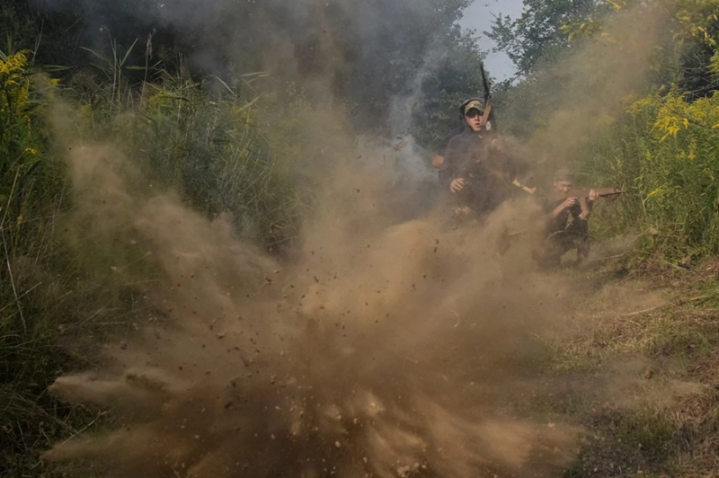 Hiện tại, giao tranh ở phía tây nam Pokrvosk cũng trở nên ác liệt trở lại. Sau vài ngày tạm nghỉ, quân Nga đã mở cuộc tấn công dữ dội vào hai khu vực Udachne và Kostiantynivka. Tính đến thời điểm hiện tại, quân Nga đã tái chiếm được làng Kostiantynivka, và đang áp sát khu vực phía đông của Udachne. Ảnh: Reuters