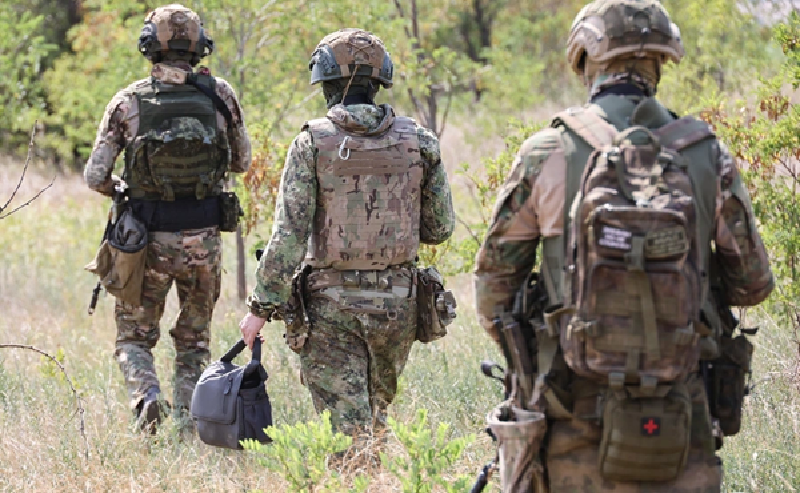Mặc dù Trung tâm Tác chiến Thông tin Tâm lý (CIPSO) đã cố gắng bỏ thông tin này, The WarZone cho biết: ngoài các binh sĩ không quân, còn có quân nhân vận hành và bảo trì hệ thống phòng không, thiết bị tác chiến điện tử (EW), thành viên của nhóm hỏa lực đã cơ động, cũng như những người được đào tạo ở nước ngoài để sử dụng vũ khí của NATO, cũng được điều khiển chuyển sang bộ binh. Ảnh: TASS