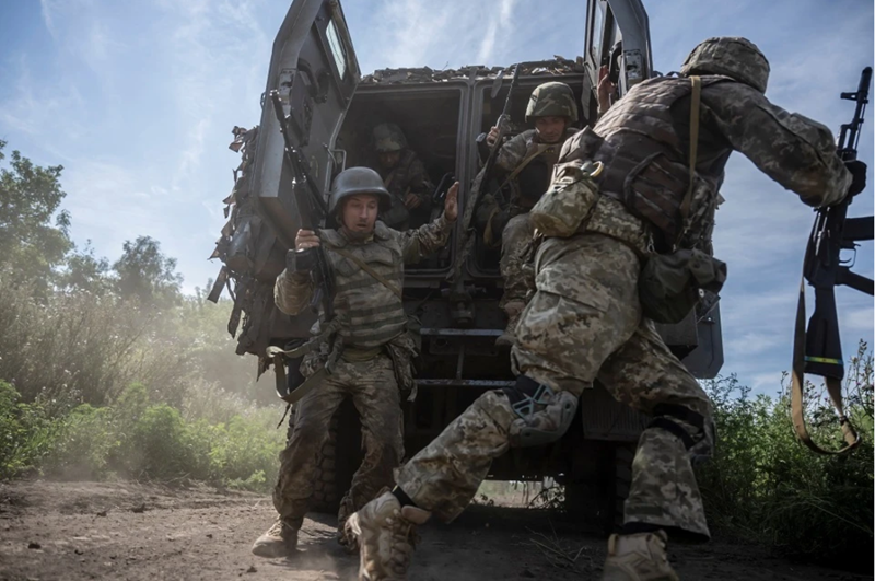 Tổng tư lệnh Lực lượng Vũ trang Ukraine Alexander Syrsky đã ký một sắc lệnh điều chuyển hơn 5.000 binh sĩ thuộc không quân sang các đơn vị Lục quân. Ảnh: Reuters