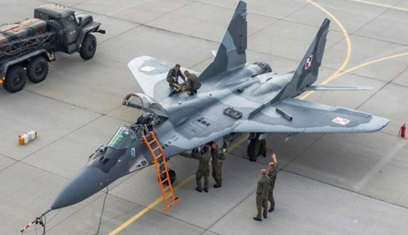 Chuyên gia quân sự Mỹ Howard Altman, trong bài viết cho tờ The WarZone, nhấn mạnh rằng thất bại của MiG-29 đã tăng đáng kể sau khi Bộ Tư lệnh Không quân Ukraine điều động nhiều binh sĩ của họ sang lực lượng bộ binh. Ngay từ tháng 1/2025, lực lượng này đã đối mặt với một thay đổi đột ngột nhân lực lớn khi các kỹ thuật viên bảo trì MiG-29 được điều khiển chuyển hàng loạt sang năng lượng bộ binh. Ảnh minh họa: Military Watch