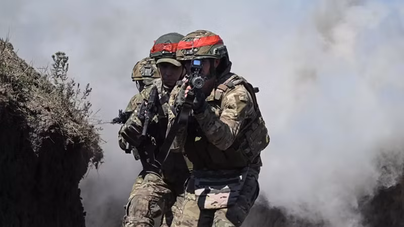 Phần nhỏ còn lại của bờ tây sông Oskil vẫn do lực lượng Ukraine kiểm soát nằm giữa Zalyvne và Lymanski Pisky. Tuy nhiên, ở phía bắc, quân Nga đã giải phóng làng Kamenka gần biên giới sau khi đột phá sâu hơn 3 km vào hệ thống phòng ngự của Ukraine. Ảnh: RIA Novosti