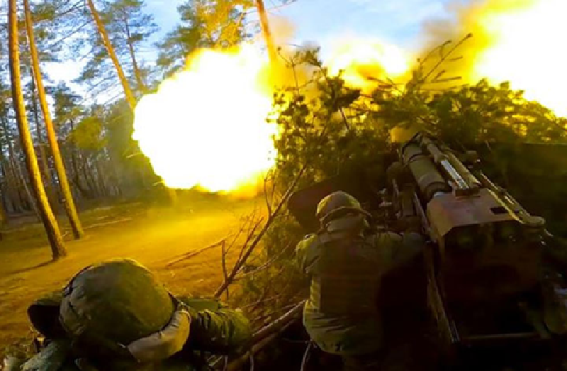 Đồng thời, theo kênh Telegram Nhật ký lính dù, quân đội Ukraine lo ngại rằng sau thất bại ở Cherkasskaya Konopelka, Nga sẽ mở cuộc tấn công từ nhiều hướng vào khu vực Sudzha. Vì vậy, Ukraine đã phát động một cuộc tấn công vào khu vực Kurilovka, điều động lực lượng đặc biệt mở 5 đợt tấn công trong vòng một ngày. Ảnh: TASS