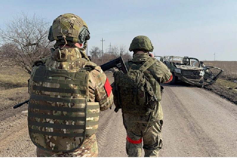 Sau khi chiếm được Katerynivka, nhiều khả năng quân đội Nga sẽ tiến về phía bắc để hợp nhất với đầu cầu Makiivka, qua đó gần như kiểm soát hoàn toàn tỉnh Luhansk. Hiện tại, hơn 99% diện tích của Luhansk đã nằm dưới sự kiểm soát của Nga, chỉ còn lại một khu vực nhỏ ở phía nam vẫn do Ukraine nắm giữ. Ảnh: Kp.ru