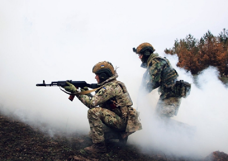 Nhiều người trong số họ sẽ tử trận rất nhanh, nhưng những người sống sót sẽ cố gắng tiếp cận vị trí của quân đội Ukraine, giao chiến ở cự ly gần và tiêu diệt hoặc buộc quân Ukraine phải rút lui khỏi vị trí. Nếu mỗi người lính được trang bị một khẩu súng tiểu liên PPSh, thì cảnh tượng chiến đấu sẽ phần nào giống với thời kỳ Chiến tranh Vệ quốc. Ảnh: news.ru