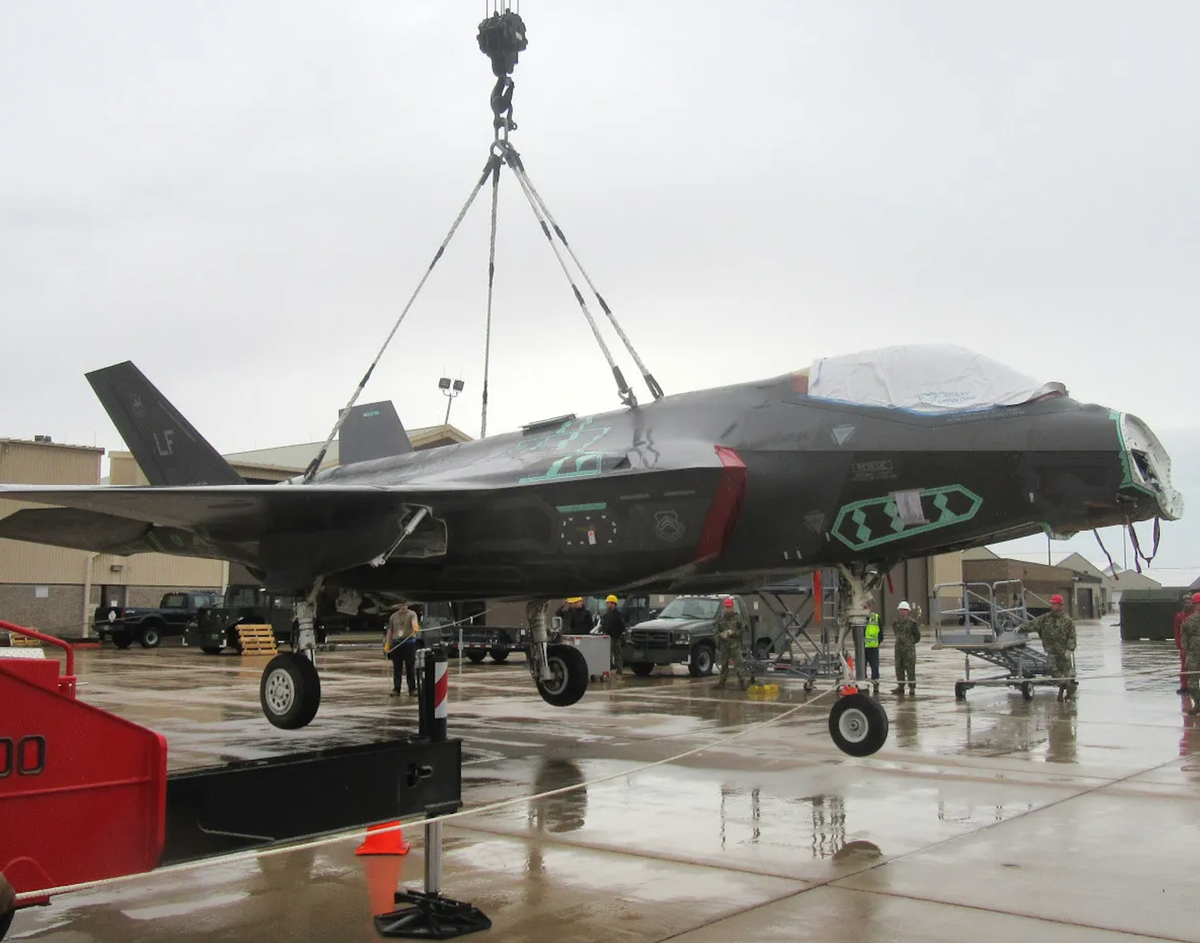 Dự án này không chỉ nhằm tiết kiệm chi phí mà còn mở ra hướng đi mới trong việc tái sử dụng các máy bay bị hỏng.