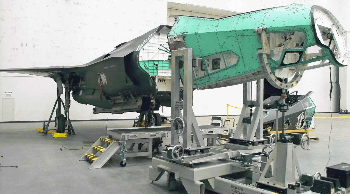 Dự án "Franken-bird" được thực hiện tại Tổ hợp Hậu cần Hàng không Ogden (OALC) ở căn cứ không quân Hill, với sự hợp tác của Văn phòng Quản lý Chương trình F-35 (JPO), phi đội 388, tập đoàn Lockheed Martin và các đơn vị hậu cần liên quan.