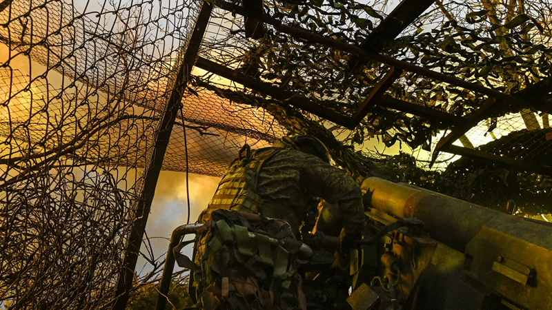 Ba ngày trước, nhiều phóng viên cho rằng quân đội Nga đã chiếm được làng Gogolevka, nhưng dữ liệu mới nhất cho thấy ngôi làng này vẫn đang trong tình trạng giao tranh. Viện Nghiên cứu Chiến tranh Hoa Kỳ (ISW) ngày 1/4 cho biết Trung đoàn Dù số 137 của Nga đang tiến vào khu trung tâm của làng, điều này cho thấy giao tranh vẫn đang diễn ra. Ảnh: RIA Novosti