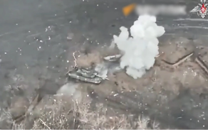 Nhóm Rubicon đã sử dụng chiến thuật máy bay không người lái tiên tiến, như nhà phân tích Andrew Perpetua mô tả. Họ tổ chức các cuộc phục kích phức tạp, trong đó nhiều UAV mang thuốc nổ tấn công cùng lúc vào trước, sau và hai bên của xe quân sự Ukraine, nhanh chóng phá hủy hàng trăm chiếc. Ảnh minh họa: Bộ Quốc phòng Nga