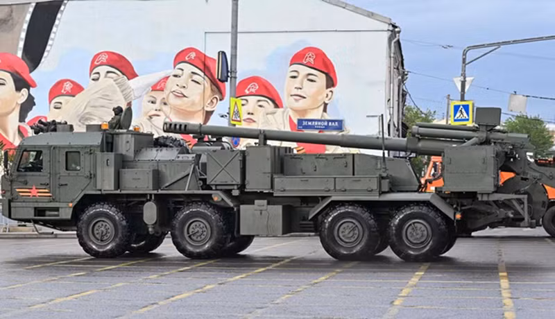 Được thiết kế cho các nhiệm vụ hỏa lực tầm xa, Giatsint-K có thể cung cấp hỏa lực hỗ trợ hiệu quả chống lại các công sự, xe bọc thép và nơi tập trung quân của đối phương. Khung gầm bánh xe của nó cho phép phạm vi hoạt động và tốc độ tốt hơn so với các xe bánh xích khác, khiến nó phù hợp với các tình huống chiến đấu hiện đại, nhịp độ nhanh. 