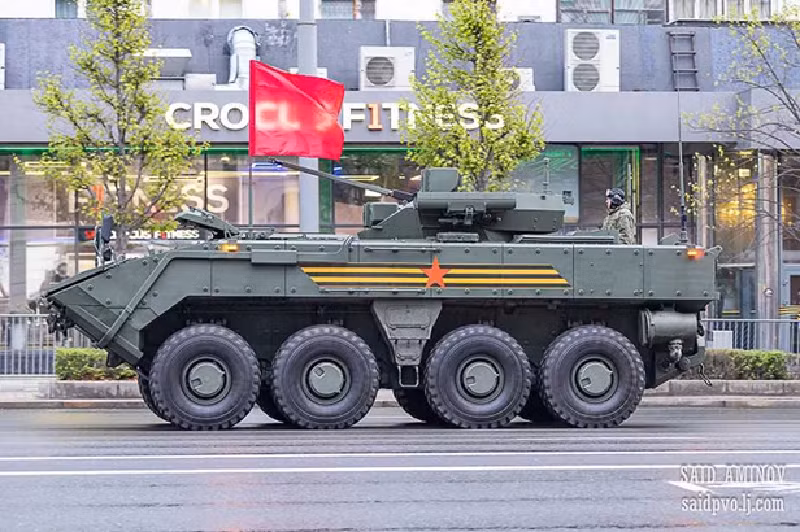 K-17 Bumerang là xe chiến đấu bộ binh (IFV) bánh lốp 8x8 được thiết kế để thay thế các nền tảng cũ của Liên Xô. Nó có thiết kế mô-đun, cho phép nhiều nhiệm vụ, bao gồm vận chuyển quân, chỉ huy và vai trò sơ tán y tế. 