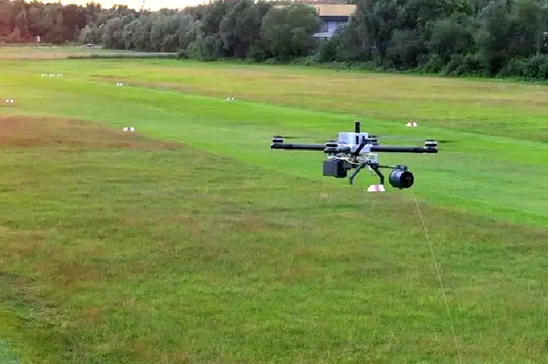 Tuy nhiên, cuộc đấu tranh giữa “mũi giáo và khiên” trong chiến tranh hiện đại chưa bao giờ dừng lại. Mặc dù hiệu quả của màn khói mới rất rõ rệt, nhưng nghiên cứu từ các tổ chức tư vấn quân sự chỉ ra rằng các máy ảnh hồng ngoại hiện đại (bước sóng 8-14 micromet) vẫn có thể xuyên qua hầu hết các loại khói. Ảnh: Top War