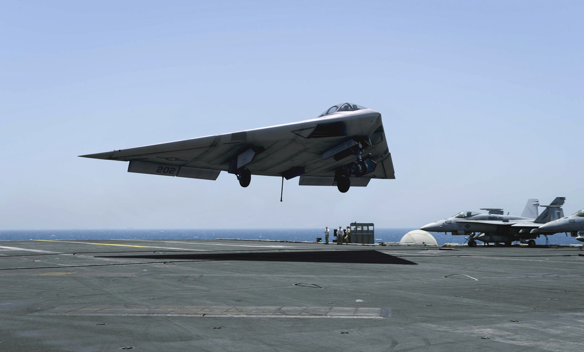 Sau đó, các nhà thầu đã bị buộc phải trả lại khoảng 2 tỷ đô la đã chi cho chương trình. Các vấn đề pháp lý kéo dài hơn một thập kỷ và chỉ sau khi đến Tòa án Tối cao Mỹ, Bộ Quốc phòng mới thu hồi lại được tiền từ các nhà thầu.