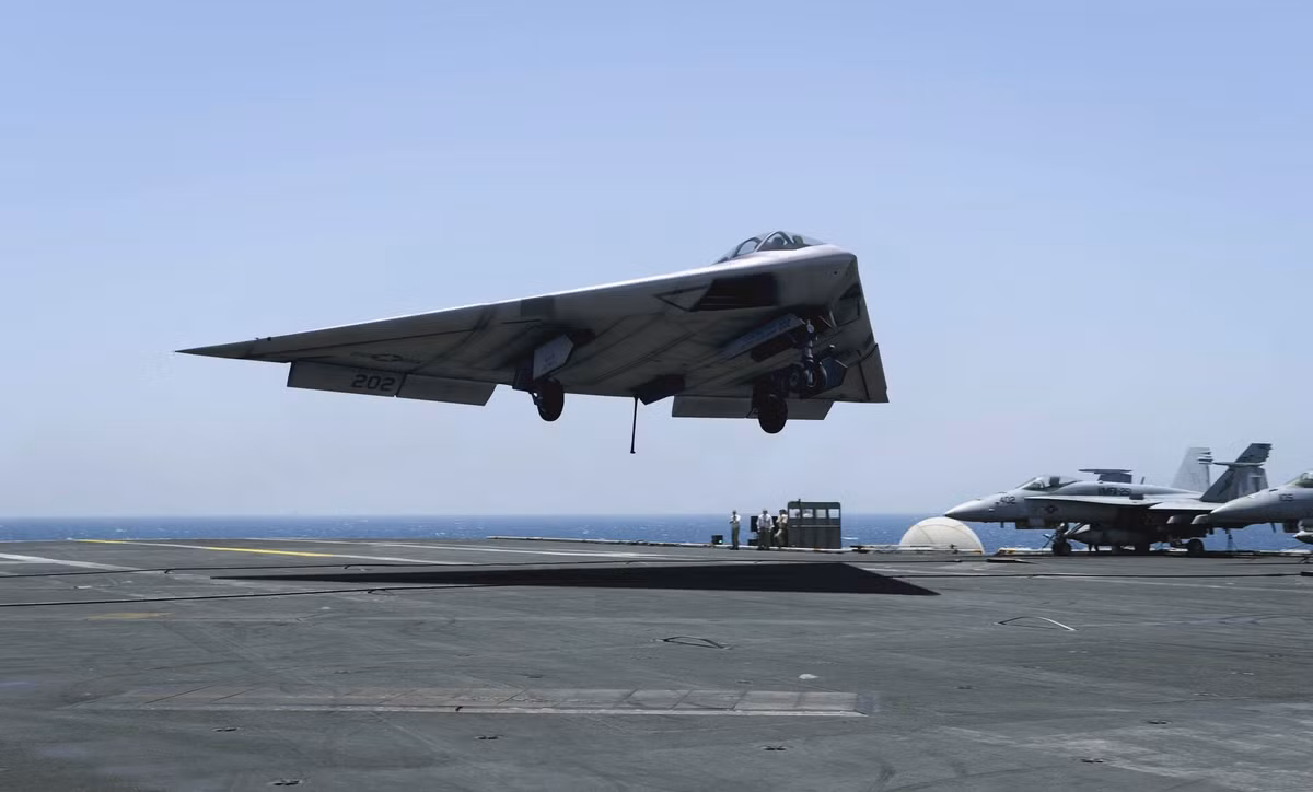 Sau đó, các nhà thầu đã bị buộc phải trả lại khoảng 2 tỷ đô la đã chi cho chương trình. Các vấn đề pháp lý kéo dài hơn một thập kỷ và chỉ sau khi đến Tòa án Tối cao Mỹ, Bộ Quốc phòng mới thu hồi lại được tiền từ các nhà thầu.