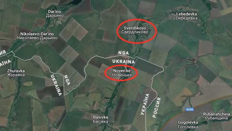Lý do coi đây là bước ngoặt có thể thấy rõ trên bản đồ. Nếu quân Nga mở cuộc tấn công quy mô lớn từ Sverdlikovo vào Novenke, sau đó tiếp tục đột phá sâu hơn, họ có thể tránh được một phòng tuyến khó xuyên thủng của Ukraine – khu vực ao hồ ở phía đông nam ngôi làng này. Ảnh: Google Maps