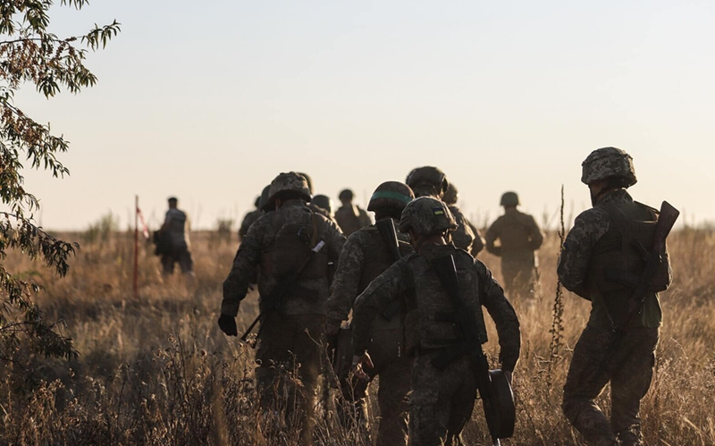 Các chỉ huy Ukraine đến ứng cứu, lo sợ bị cấp trên trừng phạt, đã che giấu tình hình thực tế. Họ báo cáo rằng đã giải cứu được một phần binh sĩ, nhưng trên thực tế, họ không thể liên lạc với phần lớn lực lượng Ukraine bị vây trong khu vực. Ảnh: Bộ Tổng tham mưu Ukraine