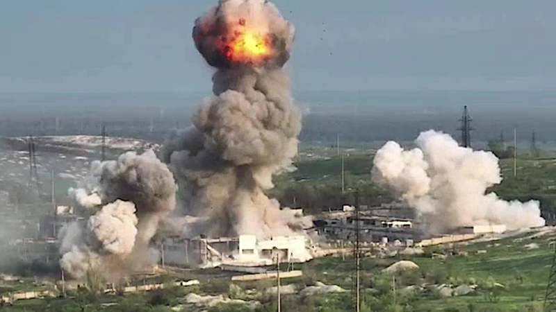 Thực tế, các cuộc không kích của Nga đã trở thành “chuyện thường ngày”, và mục tiêu của các đợt tấn công này cũng không có nhiều thay đổi. Tuy nhiên, cuộc không kích hôm qua có một điểm khác biệt: Nga nhắm vào khu vực tập trung của ban lãnh đạo quân đội Ukraine, hay nói cách khác, họ muốn phá hủy hệ thống chỉ huy cấp cao của Ukraine. Ảnh minh họa: Avia.pro