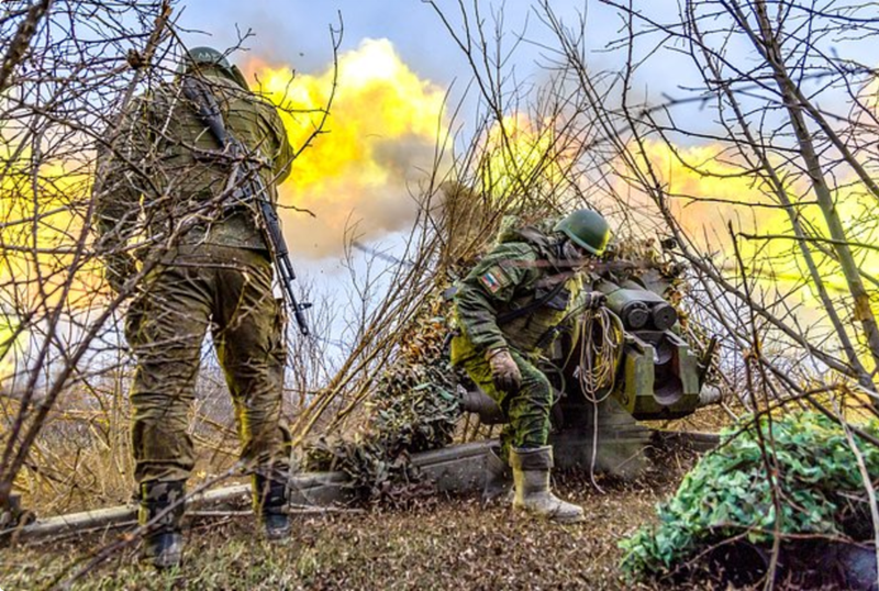 Các cuộc phản công của quân đội Ukraine trên tuyến Andriivka - Sribne đều bị quân Nga đẩy lùi. Hơn nữa, quân Nga đã mở rộng kiểm soát tại Sribne, chỉ còn lại nửa con phố ở cực bắc chưa bị chiếm đóng. Đồng thời, quân Nga cũng tiến sâu vào làng Zaporizhzhia, chiếm giữ khoảng một phần tư khu dân cư. Ảnh: TASS