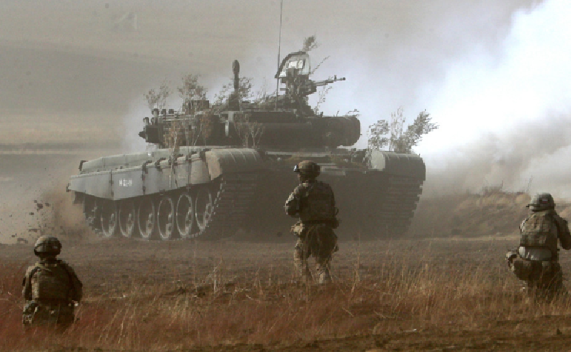 Mỗi khi các toán quân nhỏ của Ukraine đột nhập vào khu dân cư, họ hầu như đều bị máy bay không người lái của Nga tiêu diệt. Tuy nhiên, bất chấp tổn thất, các nhóm lính Ukraine vẫn liên tục thực hiện những cuộc tập kích vào các khu vực này. Phía Nga nhận định rằng quân đội Ukraine có thể đang tiến hành trinh sát hỏa lực hoặc tấn công nghi binh. Ảnh: TASS