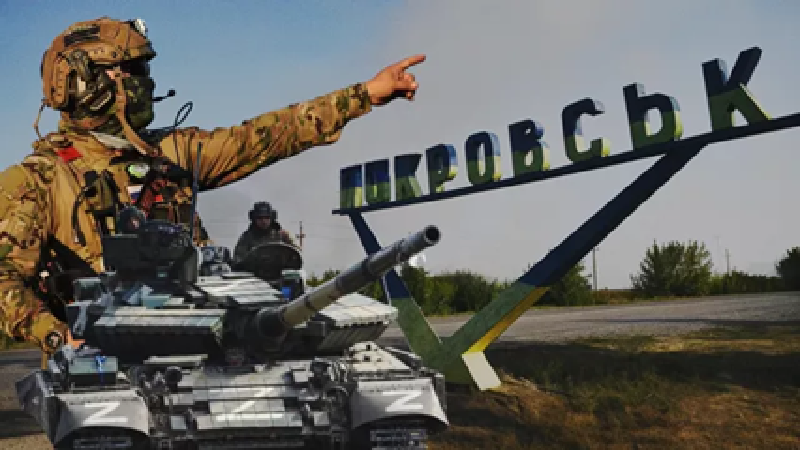 Họ đã chiếm được một bãi đỗ xe và một số tòa nhà tại đây, sau đó tiếp tục tiến sâu khoảng 300 mét vào trung tâm làng, nơi đã nổ ra một cuộc giao tranh ác liệt với quân Nga cố thủ. Hiện tại, cuộc chiến tại đây vẫn chưa có dấu hiệu dừng lại. Ảnh: Ukraina.ru