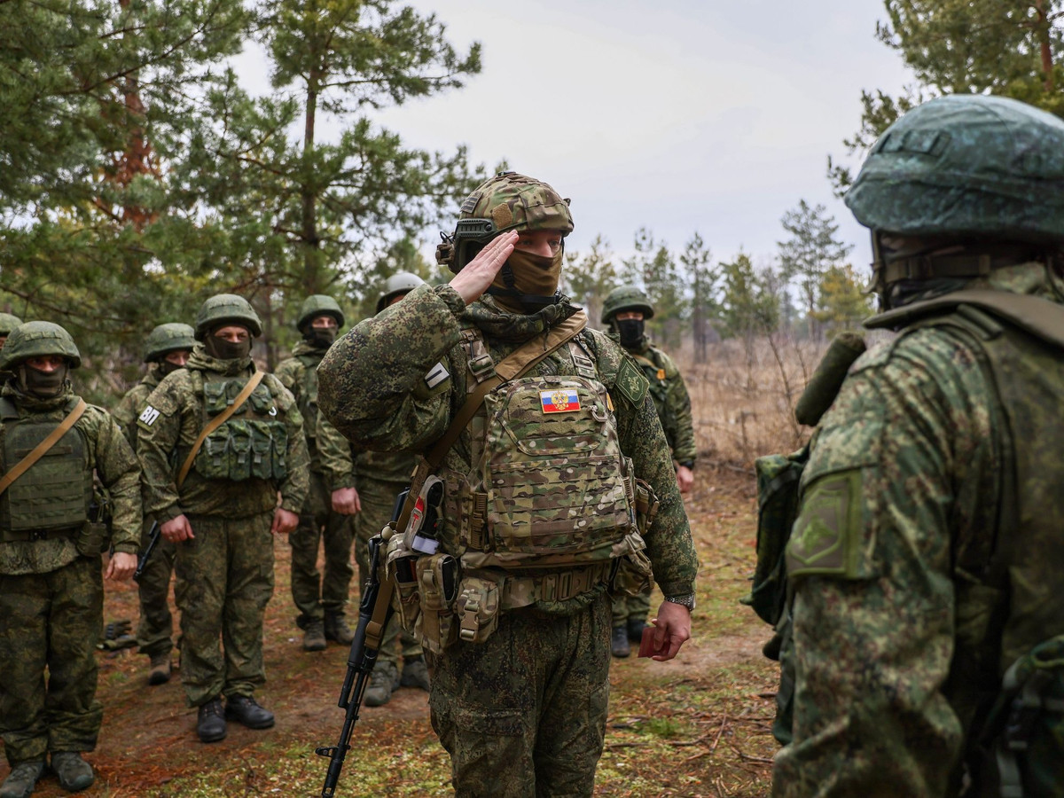 Việc trao thưởng bằng tiền mặt cho các thiết bị quân sự bị bắt hoặc bị phá hủy đã trở thành một chiến thuật quan trọng trong cuộc xung đột đang diễn ra ở Ukraine. Cả Ukraine và Nga đều sử dụng những ưu đãi này để thúc đẩy binh sĩ và dân thường nhắm vào tài sản của đối phương.