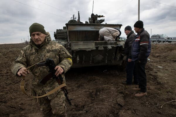 Vào đầu cuộc xung đột, Chính phủ Ukraine đã bắt đầu đưa ra phần thưởng cho các thiết bị quân sự của Nga bị phá hủy, chẳng hạn như xe tăng và hệ thống pháo binh. Ví dụ, vào năm 2022, Ukraine đã công bố phần thưởng là 100.000 hryvnias (khoảng 2.700 đô la) cho việc phá hủy một xe tăng Nga, biến cuộc xung đột không chỉ là một động lực quân sự mà còn là động lực kinh tế cho người dân địa phương nơi tuyến đầu.