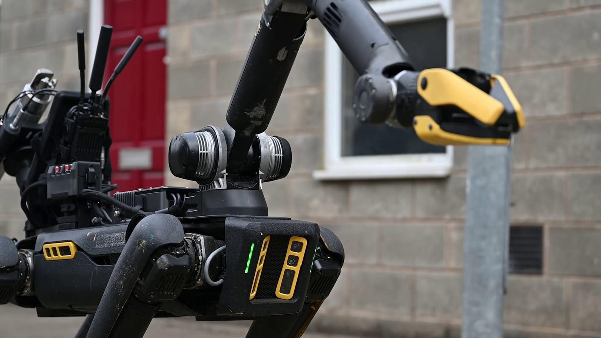 Bộ trưởng Bộ Mua sắm Quốc phòng Anh, bà Maria Eagle cho biết, “Công nghệ tiên tiến này thể hiện cam kết của chúng tôi trong việc bảo vệ quân nhân - những người đang bảo vệ đất nước chúng ta an toàn”. Ảnh X.com