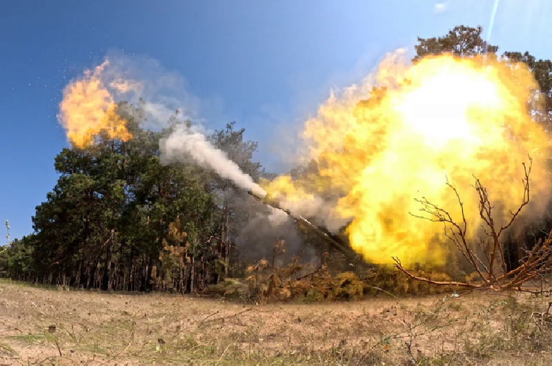 Chỉ trong vài ngày gần đây, Chasiv Yar – khu vực từng rơi vào giai đoạn chiến sự trầm lắng – bỗng trở nên sôi động trở lại. Theo quan sát viên Yuri Podolyaka ngày 23/3, sau vài ngày giao tranh, quân đội Nga đã đẩy lùi lực lượng Ukraine khỏi phía đông quận Shevchenko. Sau đó, cùng với lực lượng Nga từ phía tây bắc thành phố, họ đã bao vây quân Ukraine đang cố thủ ở trung tâm. Ảnh: TASS