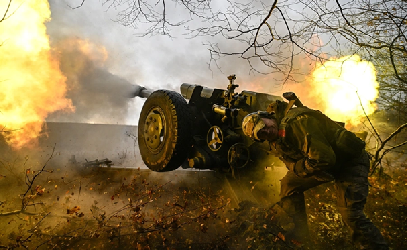 Tuyến phòng thủ phía bắc bắt đầu sụp đổ, quân Ukraine tiến vào thành phố hầu như đã bị đẩy lùi, thậm chí ngay cả khu vực ngoại ô cũng bị quân Nga giành lại. Hiện tại, quân Nga đã bắt đầu tiến công về phía Druzhba. Nếu không có viện binh, Ukraine gần như không thể trụ vững trước áp lực từ đối phương. Với tình hình hiện tại, trong những ngày tới, lực lượng Ukraine tại đây có thể rơi vào tình trạng nguy cấp. Ảnh: RIA Novosti