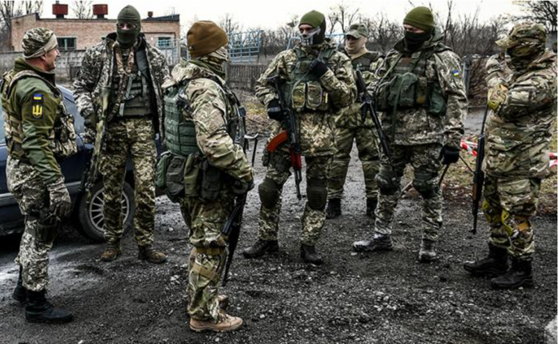 Nhận thấy chiến lược ban đầu thất bại, Nga thay đổi chiến thuật từ năm 2023. Các vệ tinh Mỹ và UAV trinh sát của Ukraine giám sát chặt chẽ chiến trường, khiến Nga không thể điều động quân mà không bị phát hiện. Điều này khiến quân đội Nga phải từ bỏ ý định thực hiện các cuộc tấn công quy mô lớn. Ảnh minh họa: TASS