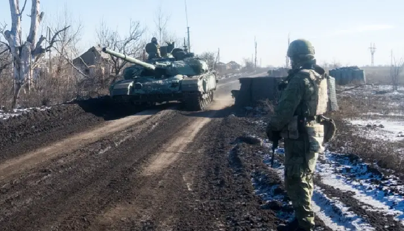 Chiến thuật “rút máu” này của Nga không chỉ giới hạn trong một khu vực mà được áp dụng trên toàn mặt trận dài 2000 km, gây tổn thất liên tục cho quân đội Ukraine. Khi các lực lượng cơ động của Ukraine bị tiêu hao gần hết, Nga sẽ có cơ hội mở chiến dịch tấn công quy mô lớn vào Kharkiv, Sumy và Dnipro. Ảnh: Top War