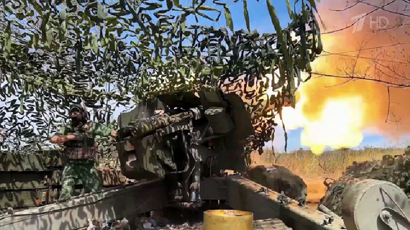 Hiện tại, cuộc tấn công của quân đội Ukraine vào Belgorod vẫn chưa dừng lại, thậm chí mức độ giao tranh ngày càng ác liệt. Do đợt tấn công này diễn ra đúng vào thời điểm Tổng thống Mỹ Donald Trump và Tổng thống Nga Vladimir Putin điện đàm để thảo luận về lệnh ngừng bắn 30 ngày, phía Nga cho rằng Ukraine đang cố tình phá hoại cuộc đàm phán Mỹ-Nga. Ảnh: Bộ Quốc phòng Nga