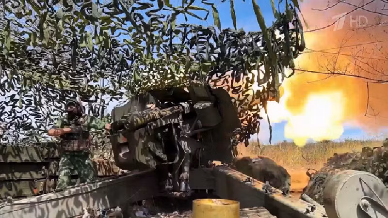 Hiện tại, cuộc tấn công của quân đội Ukraine vào Belgorod vẫn chưa dừng lại, thậm chí mức độ giao tranh ngày càng ác liệt. Do đợt tấn công này diễn ra đúng vào thời điểm Tổng thống Mỹ Donald Trump và Tổng thống Nga Vladimir Putin điện đàm để thảo luận về lệnh ngừng bắn 30 ngày, phía Nga cho rằng Ukraine đang cố tình phá hoại cuộc đàm phán Mỹ-Nga. Ảnh: Bộ Quốc phòng Nga