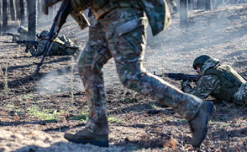 Dường như chiến lược này đang phát huy tác dụng, vì Nga vừa điều thêm viện binh đến Belgorod. Đáng chú ý, sau cuộc điện đàm giữa Trump và Putin, hai bên đã đạt được thỏa thuận ngừng bắn có giới hạn, trong đó Putin đồng ý tạm dừng các cuộc tấn công vào cơ sở hạ tầng năng lượng. Cả hai bên dự kiến sẽ tổ chức các cuộc đàm phán chi tiết hơn vào Chủ nhật tuần này. Ảnh: TASS