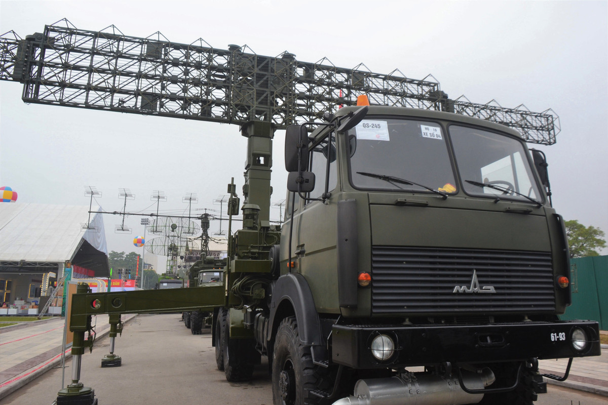 Radar RV-02 là loại khí tài trinh sát đường không mới, có cự ly phát hiện mục tiêu từ rất xa, chống nhiễu tốt và đặc biệt là có khả năng phát hiện máy bay tàng hình, tạo ra sức chiến đấu mới cho Quân chủng PK-KQ.