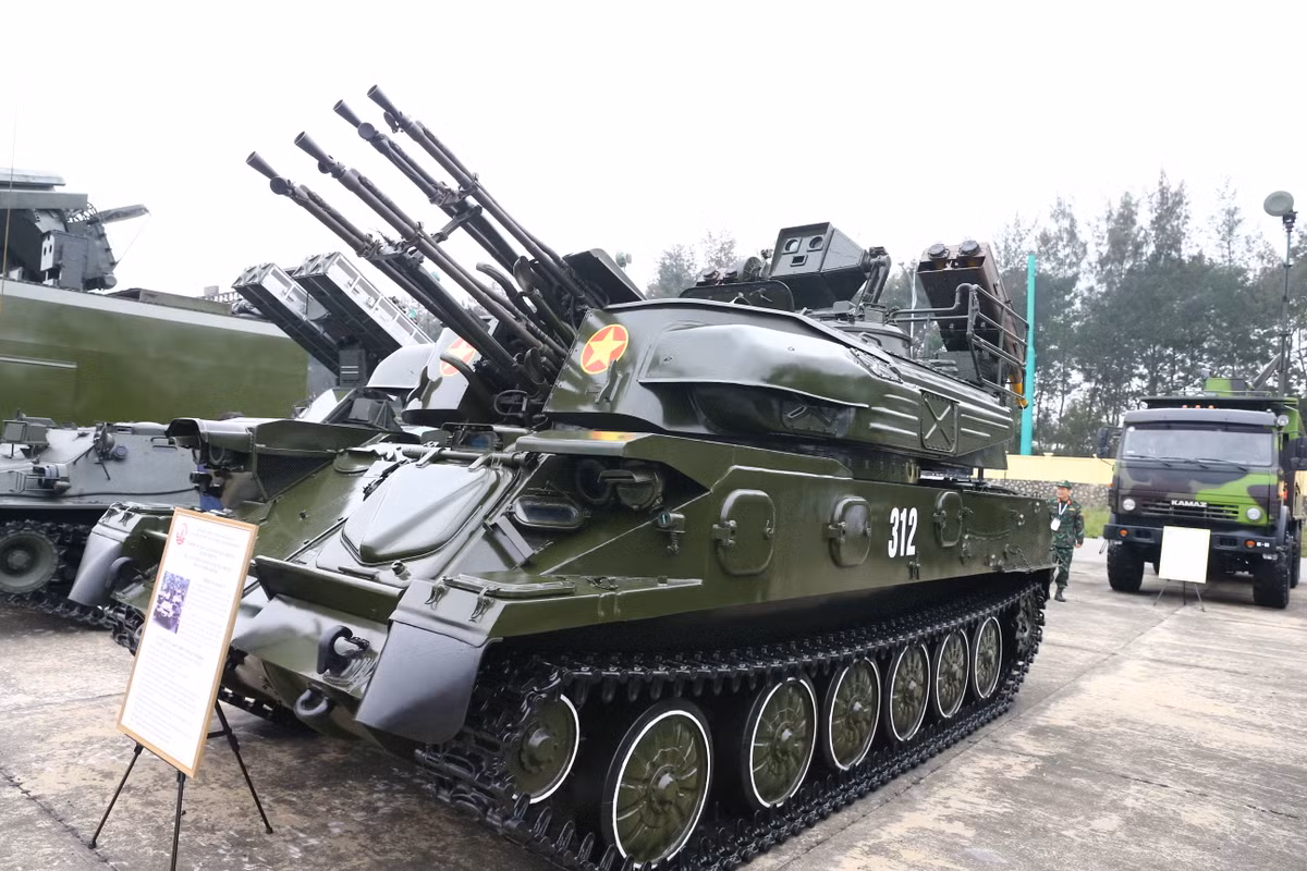 Tổ hợp pháo phòng không tự hành ZSU-23-4 cải tiến có khả năng tiêu diệt các mục tiêu trên không ở độ cao thấp, tiêu diệt mục tiêu mặt đất, mặt nước ở cự ly gần. 